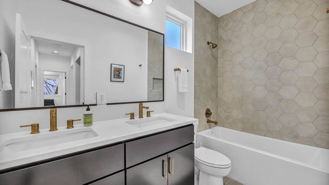 Photo of Bathroom in Blackshear-Prospect Hill
