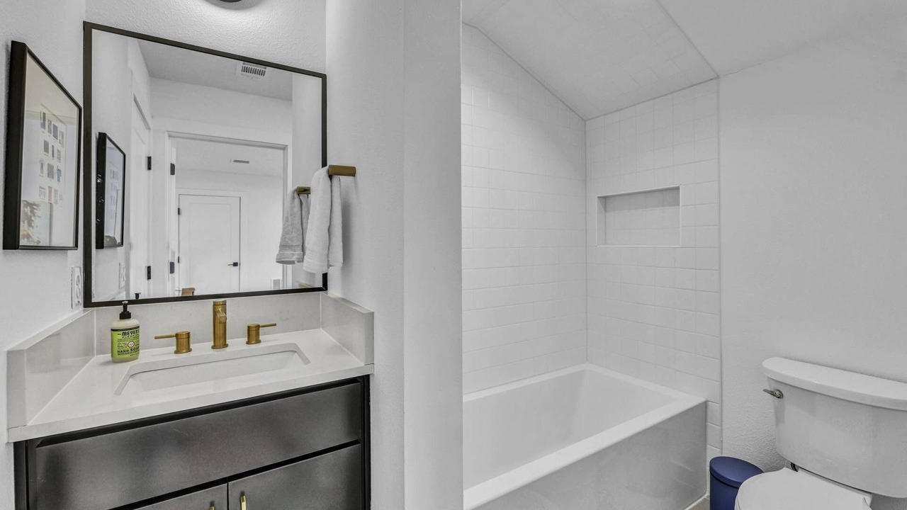 Photo of Bathroom in Blackshear-Prospect Hill