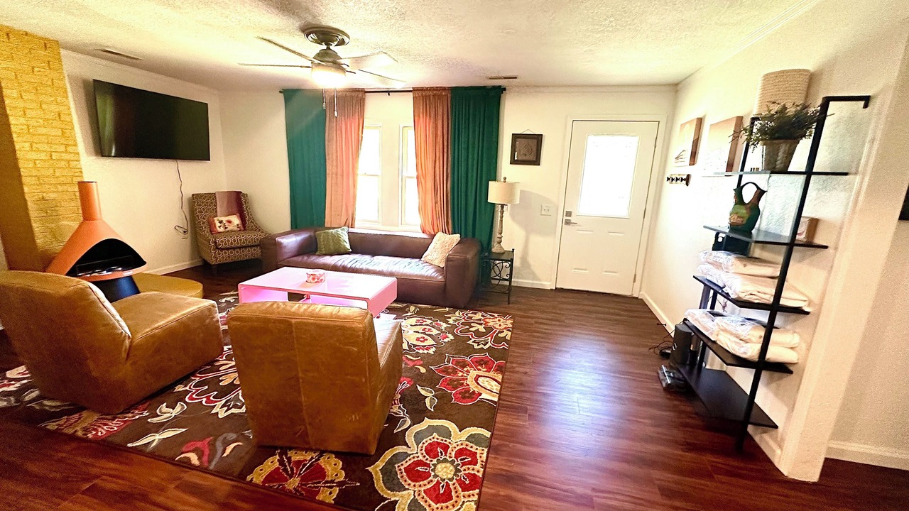 Photo of Livingroom in Van Buren