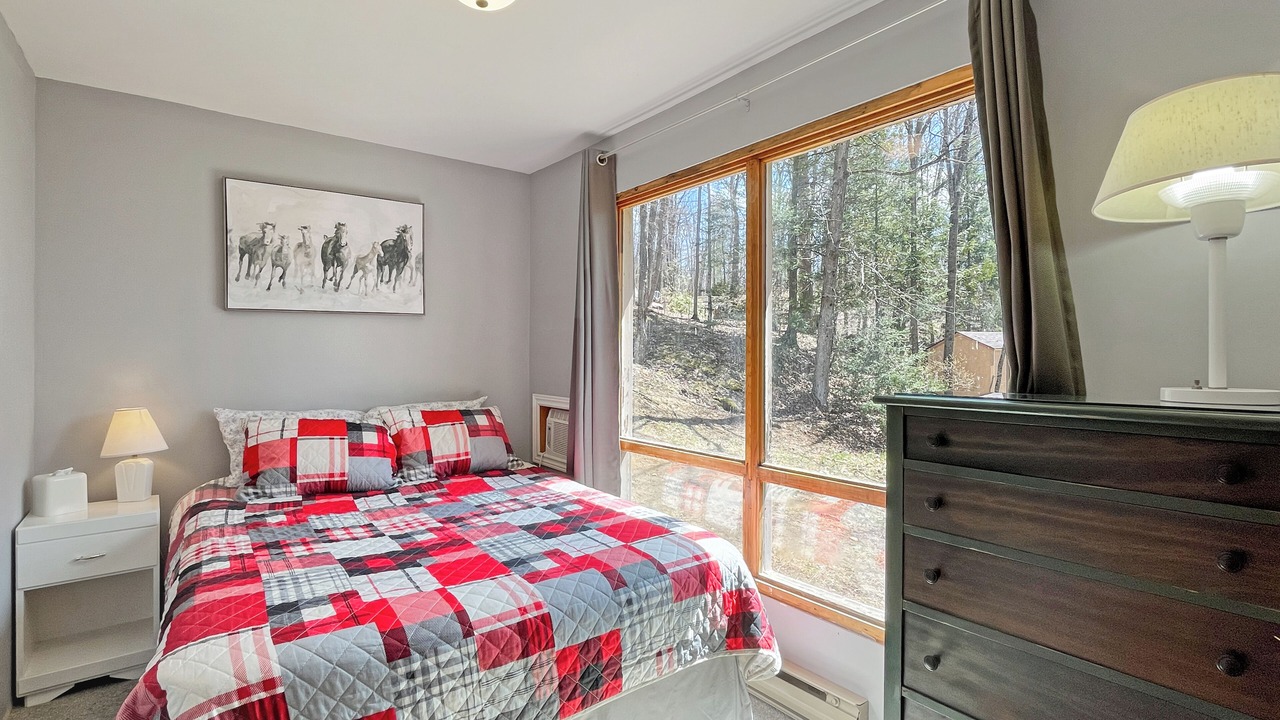 Photo of Bedroom in Marmora and Lake