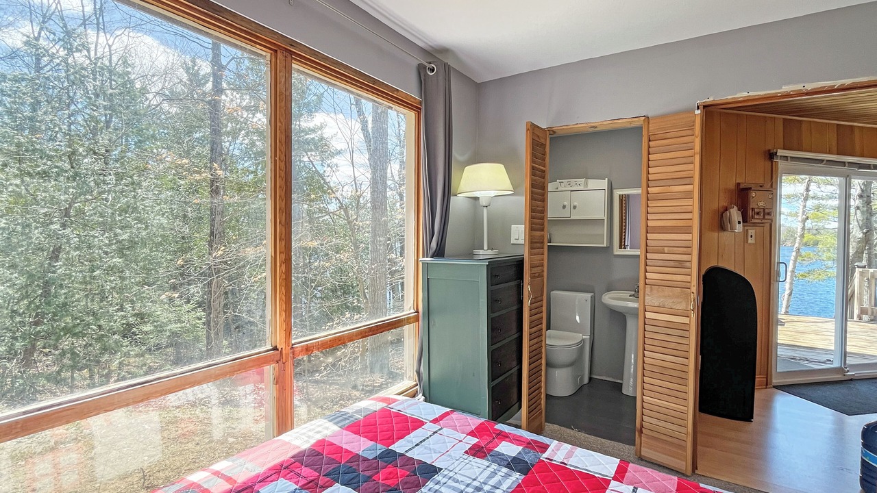 Photo of Bedroom in Marmora and Lake