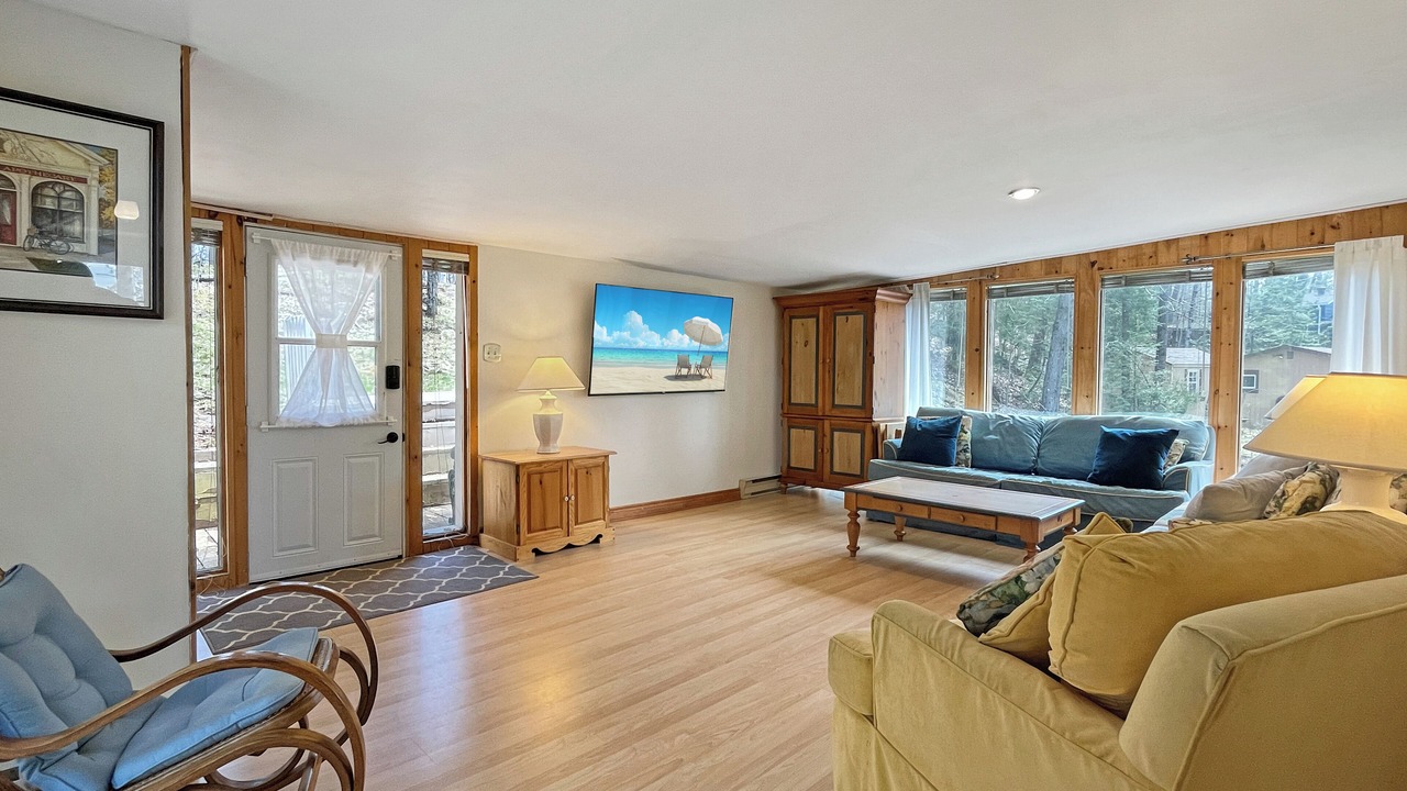 Photo of Livingroom in Marmora and Lake