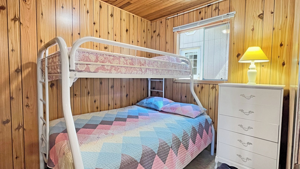 Photo of Bedroom in Marmora and Lake