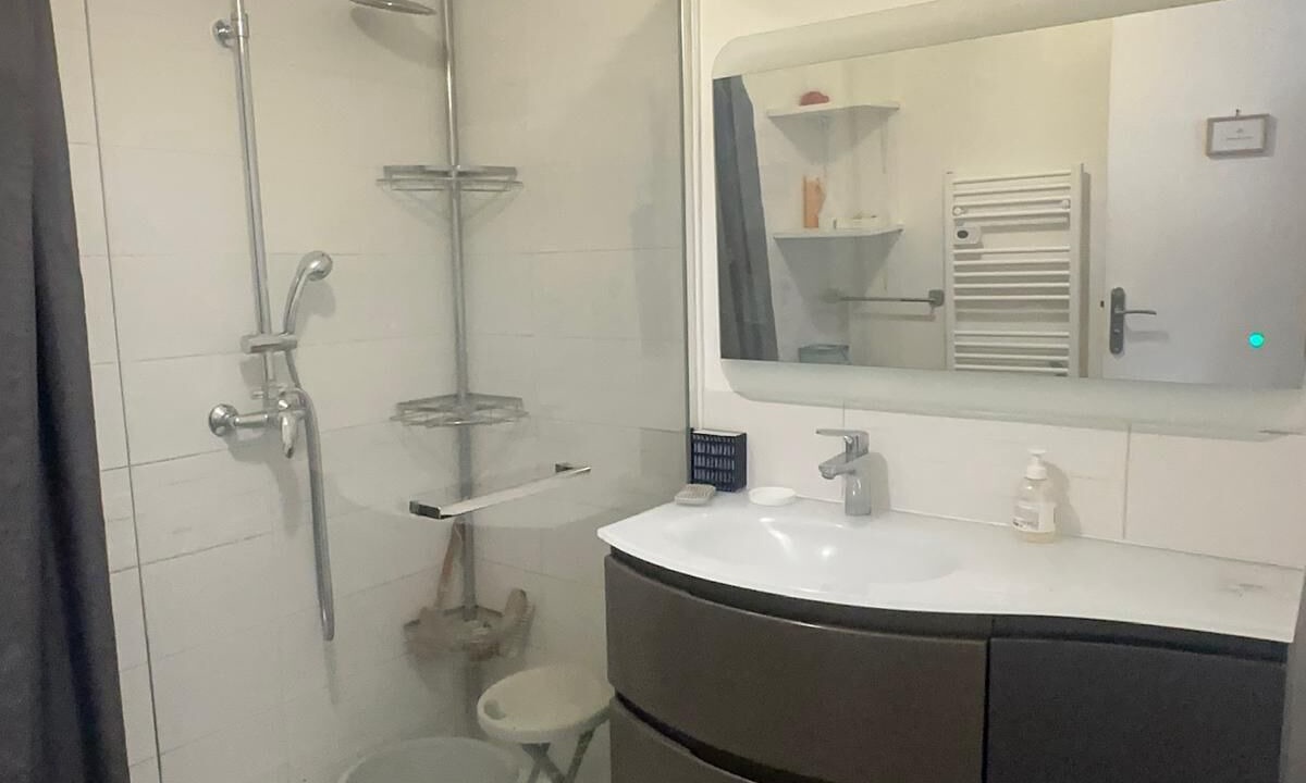 Photo of Bathroom in Le Blanc-Mesnil