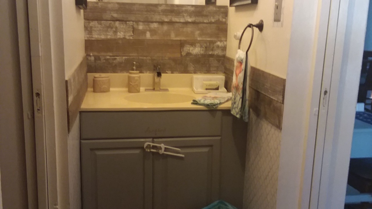 Photo of Bathroom in Calvert Beach-Long Beach