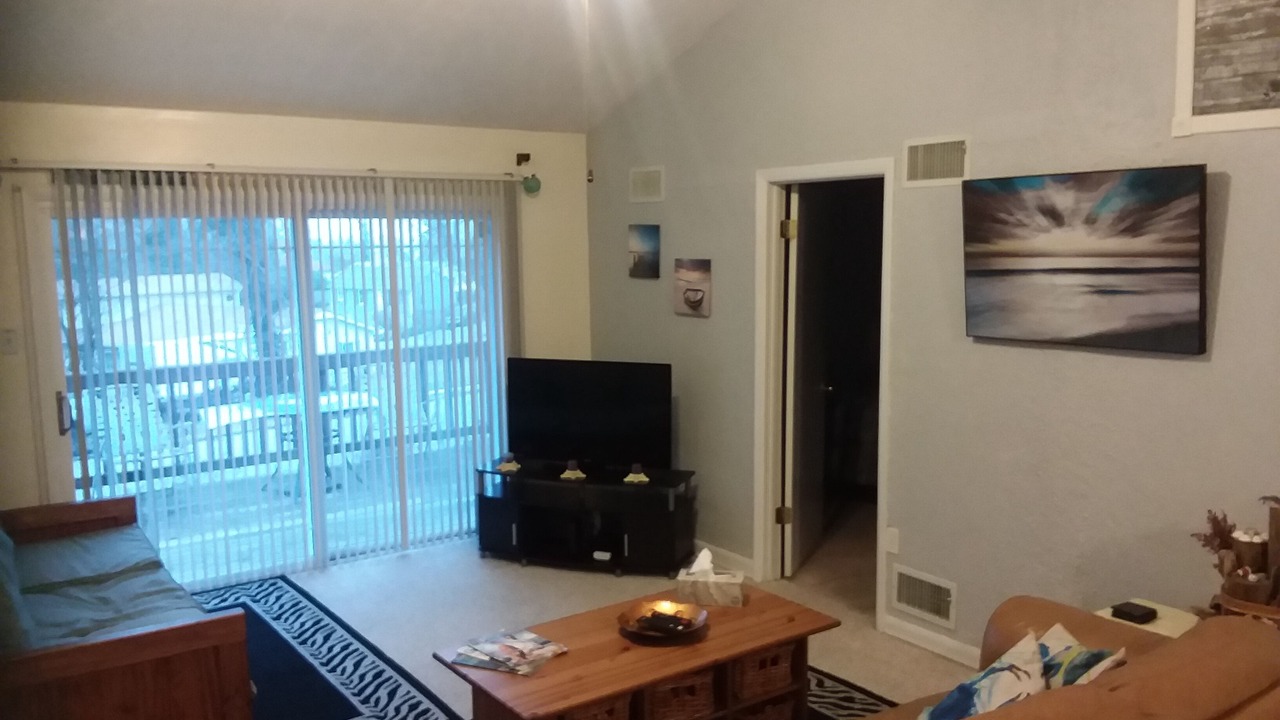 Photo of Livingroom in Calvert Beach-Long Beach