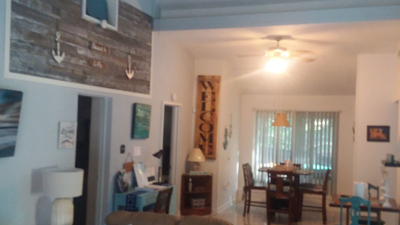 Photo of Livingroom in Calvert Beach-Long Beach