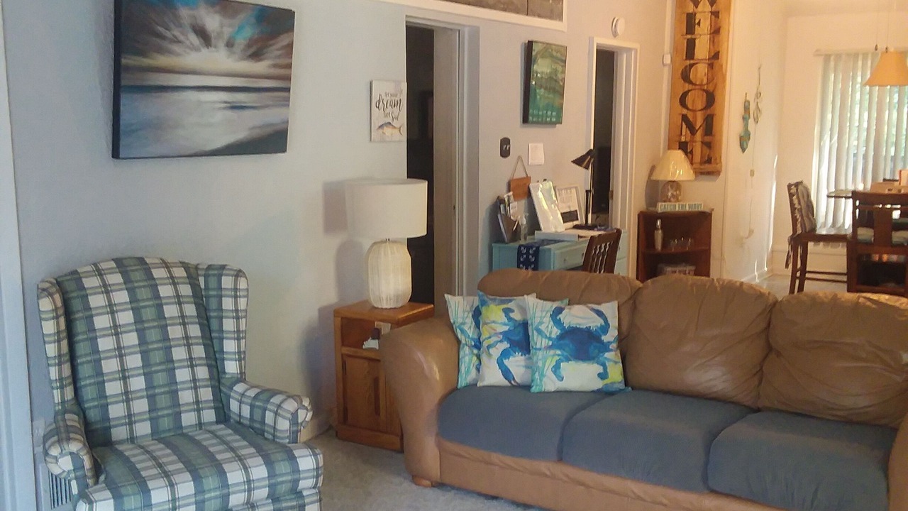 Photo of Livingroom in Calvert Beach-Long Beach