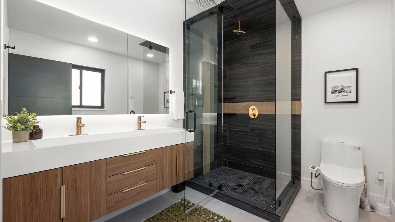 Photo of Bathroom in Sandy