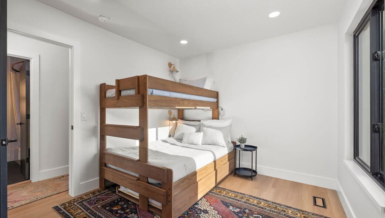 Photo of Bedroom in Sandy