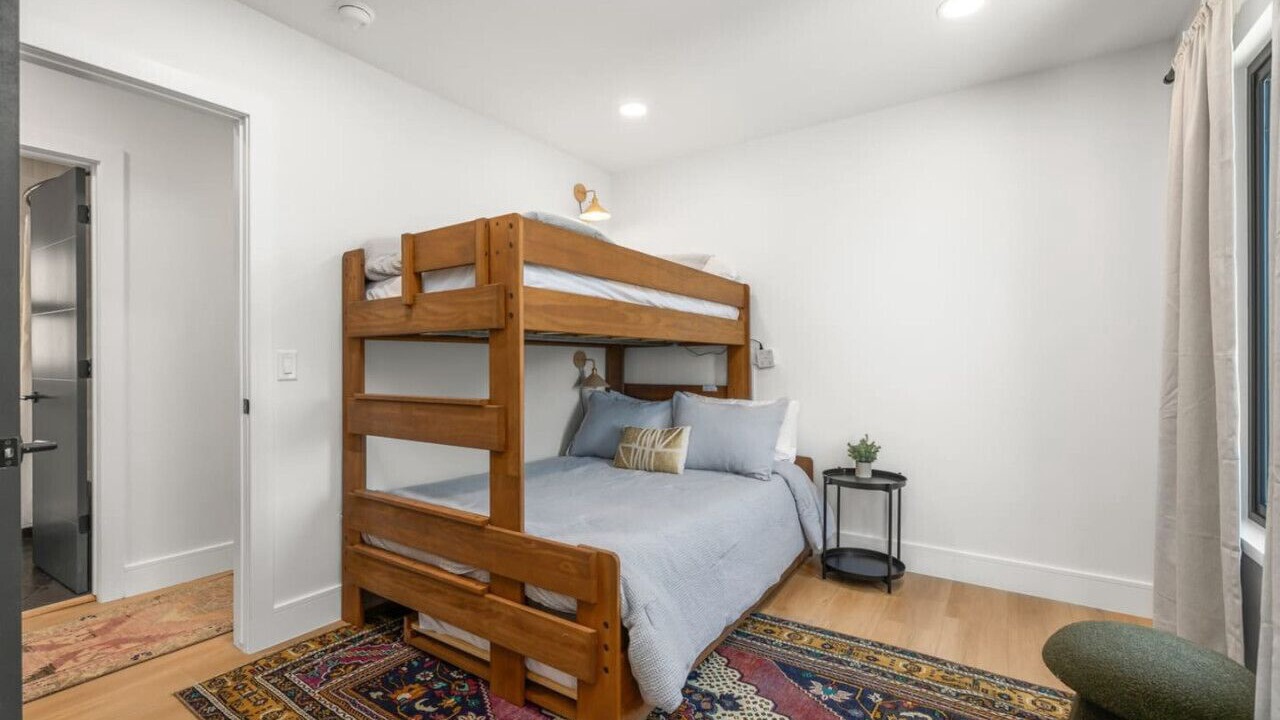 Photo of Bedroom in Sandy