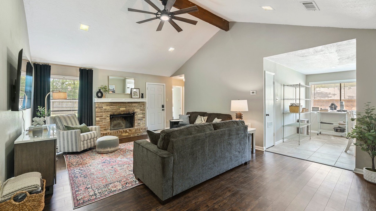 Photo of Livingroom in Raintree