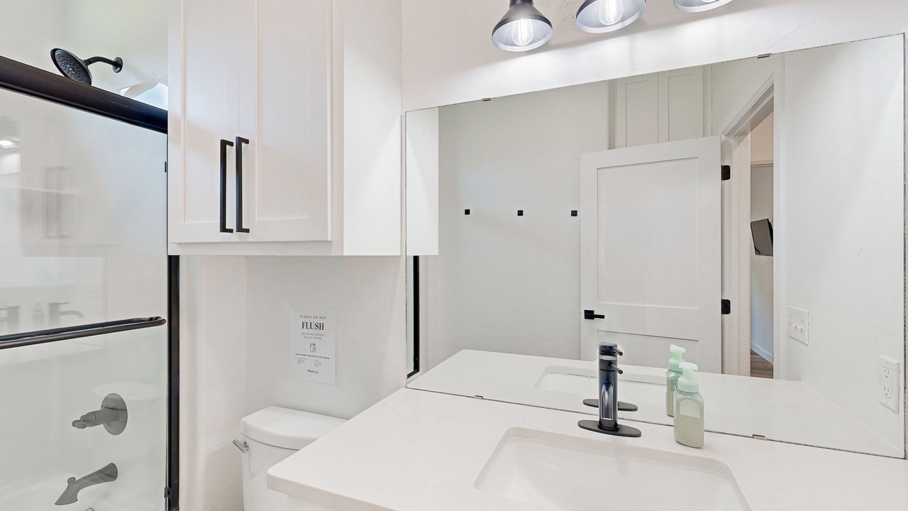 Photo of Bathroom in Hoyt