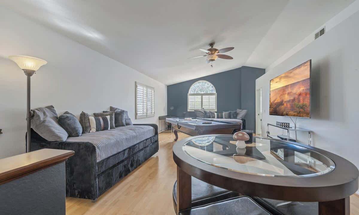 Photo of Livingroom in Castaic