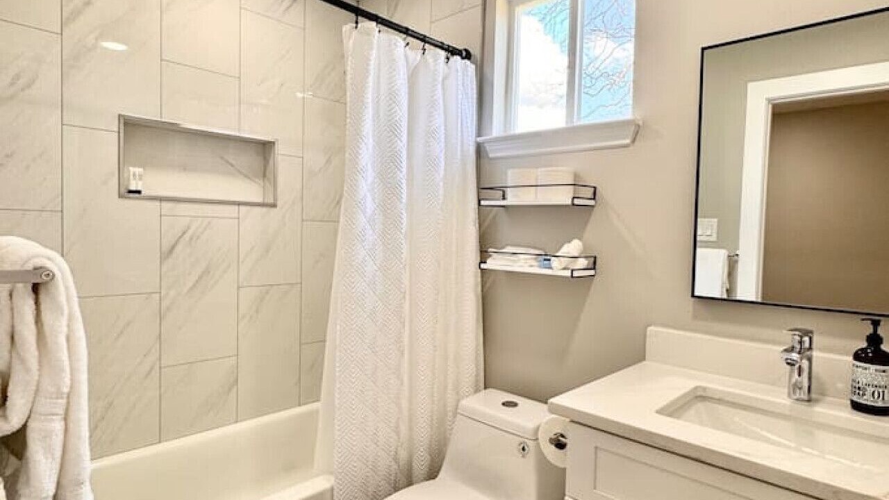 Photo of Bathroom in Northwest Los Angeles Heights