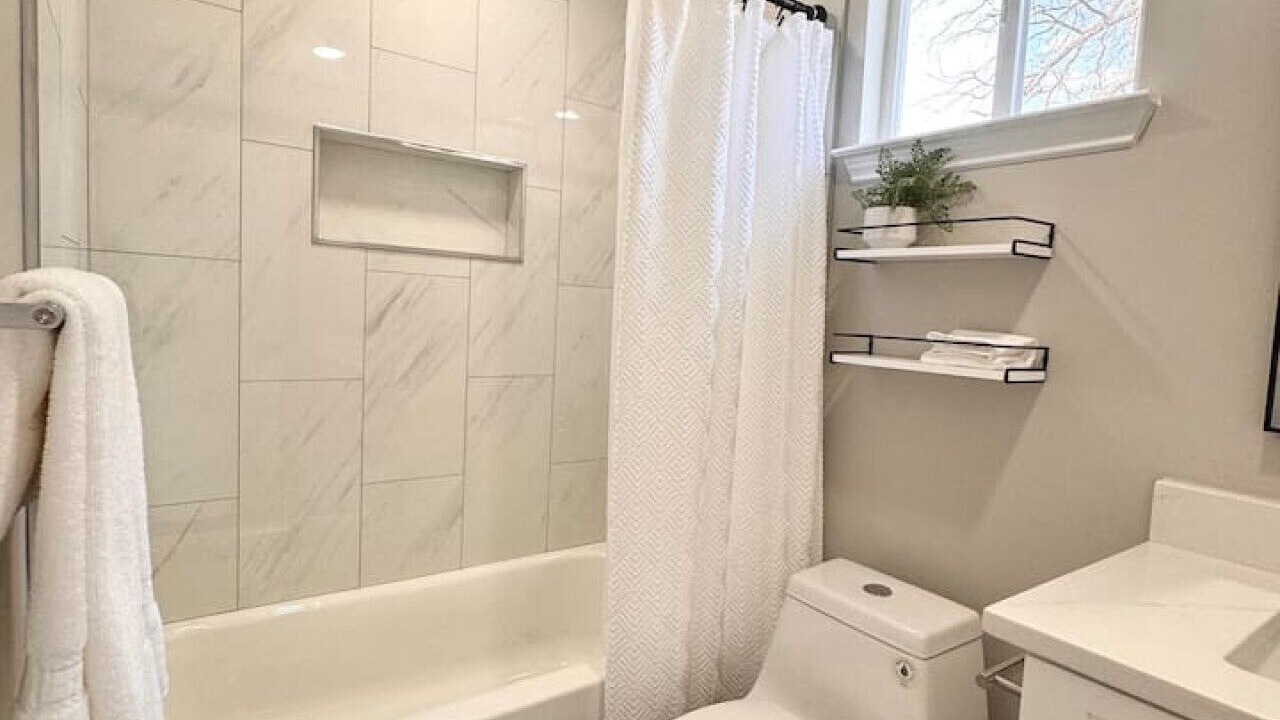 Photo of Bathroom in Northwest Los Angeles Heights