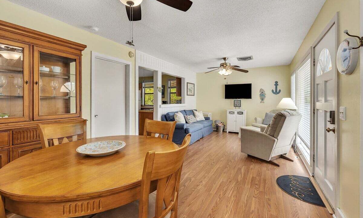 Photo of Livingroom in St. Simons Island