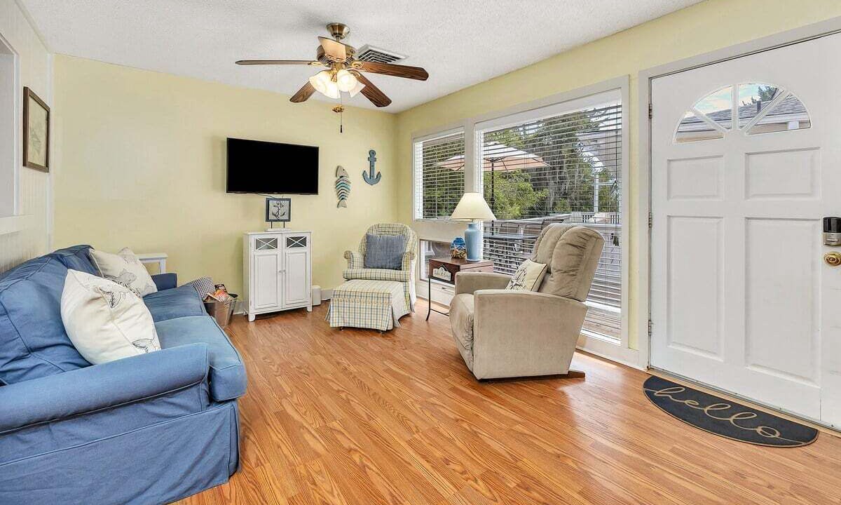 Photo of Livingroom in St. Simons Island