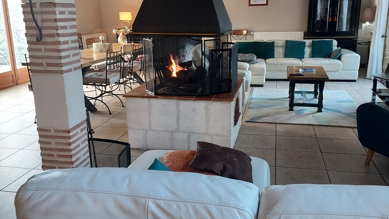 Photo of Livingroom in Thedirac