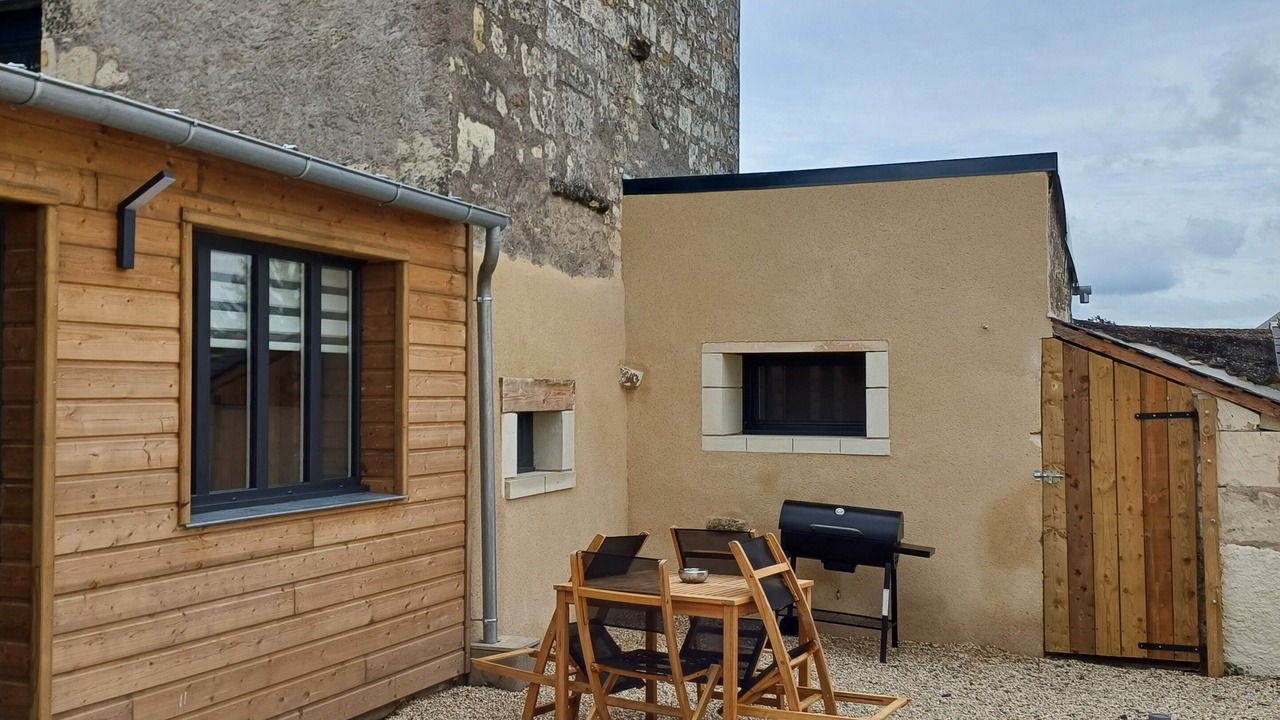 Photo of Outdoor in Distre