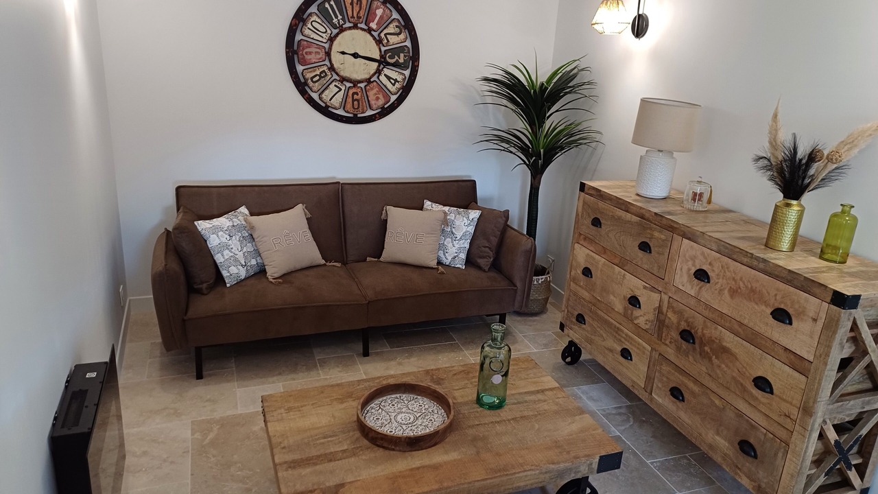 Photo of Livingroom in Distre