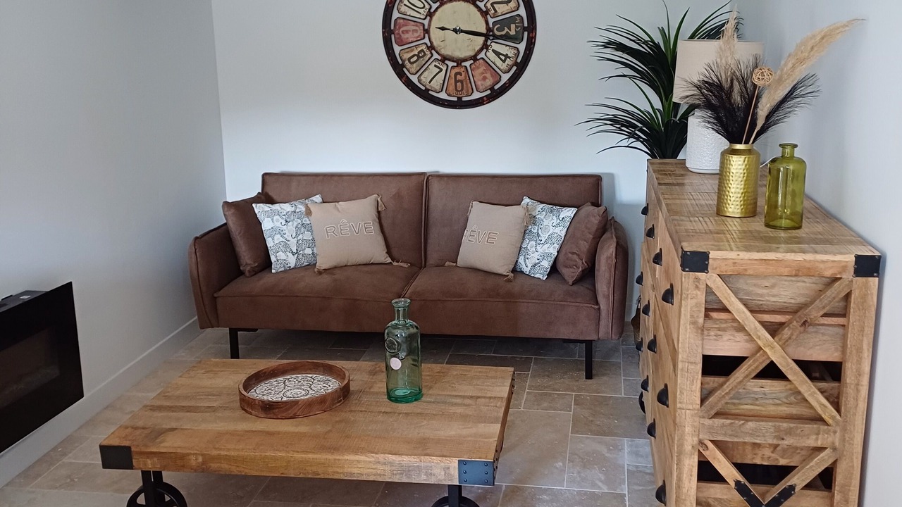 Photo of Livingroom in Distre