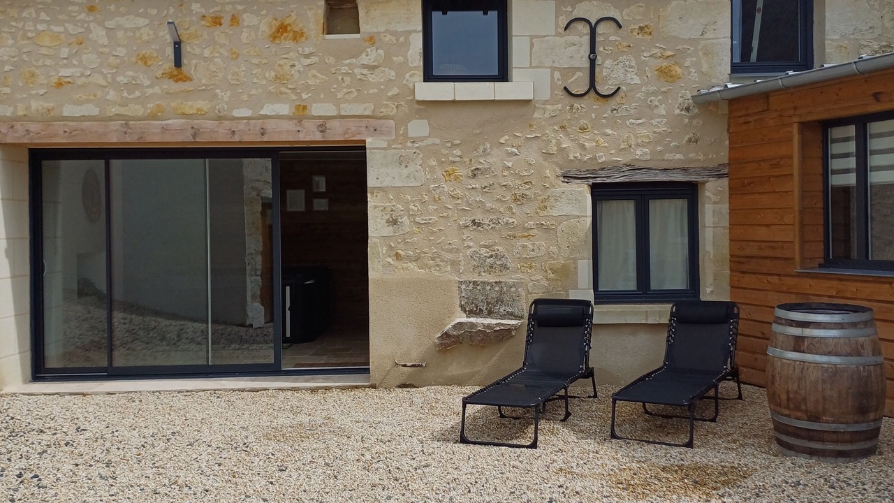 Photo of Outdoor in Distre