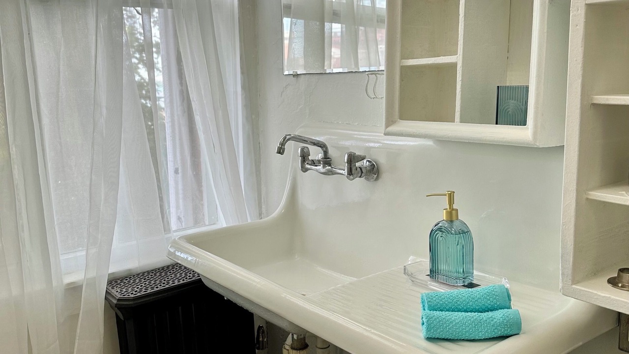 Photo of Bathroom in South Main Street