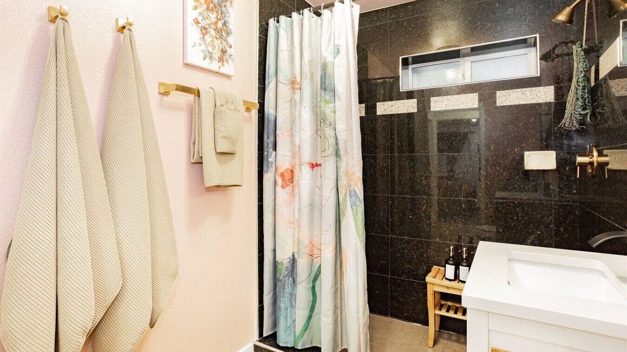 Photo of Bathroom in Gateway District