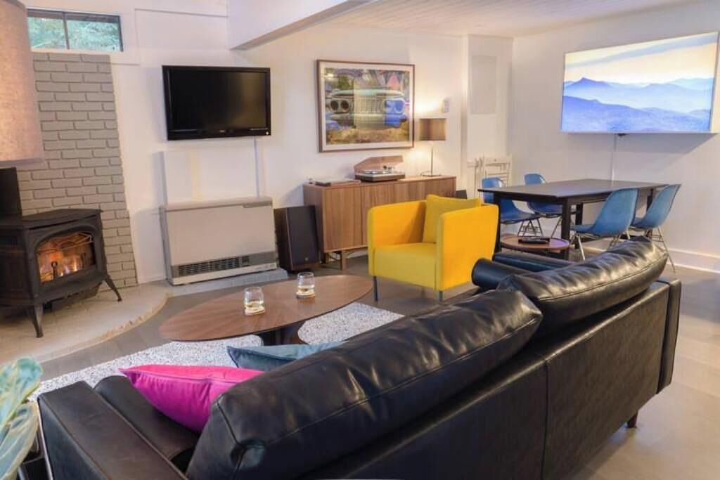 Photo of Livingroom in East Jamaica