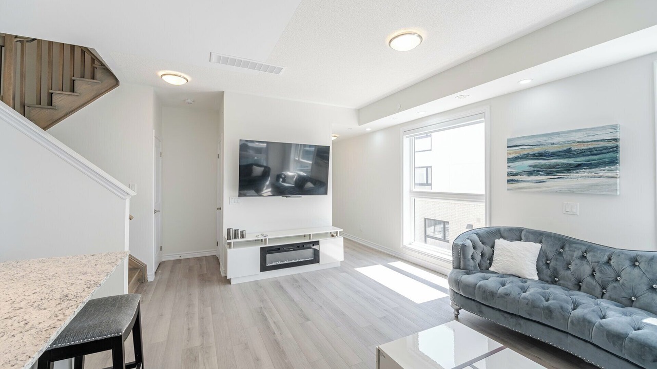 Photo of Livingroom in Oakville