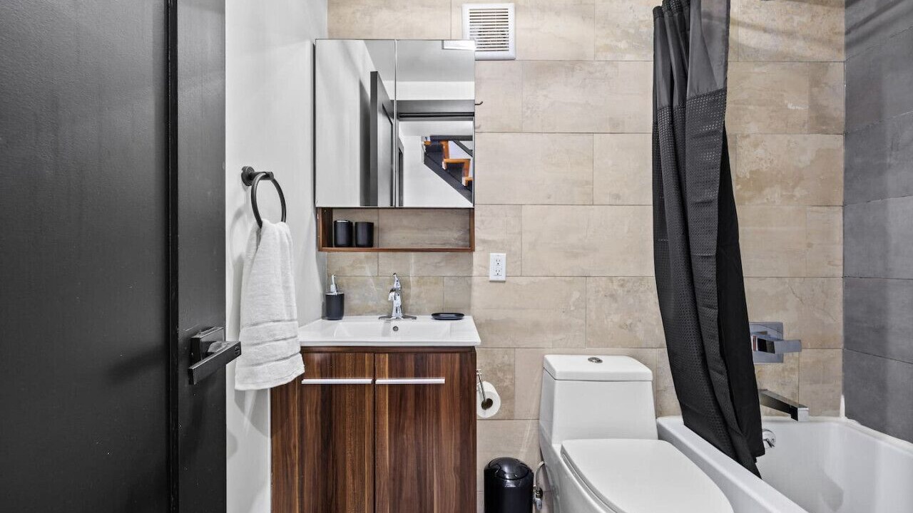 Photo of Bathroom in Bushwick