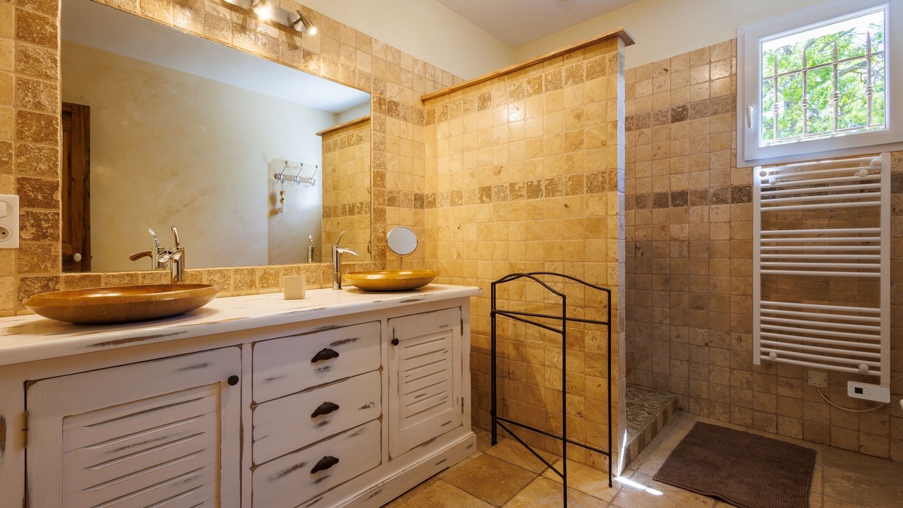 Photo of Bathroom in Rousset-les-Vignes