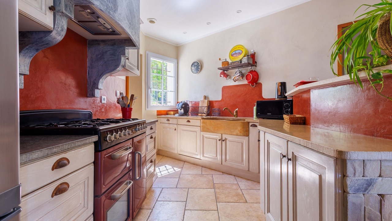 Photo of Kitchen in Rousset-les-Vignes