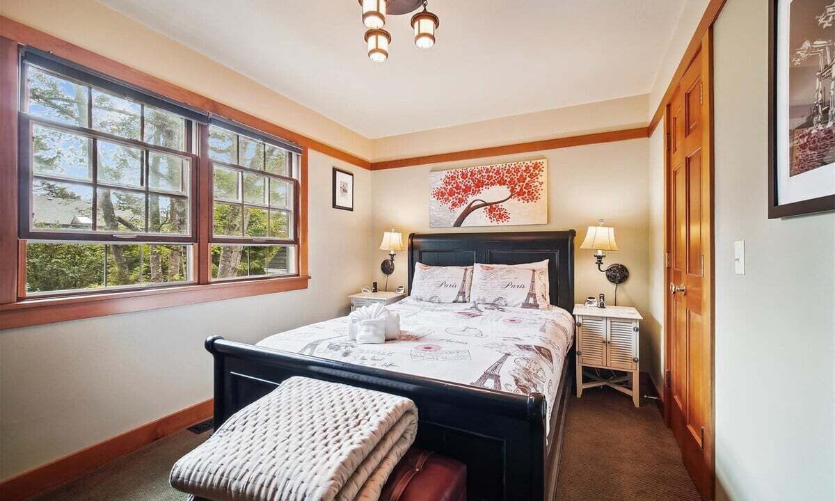 Photo of Others in Downtown Cannon Beach