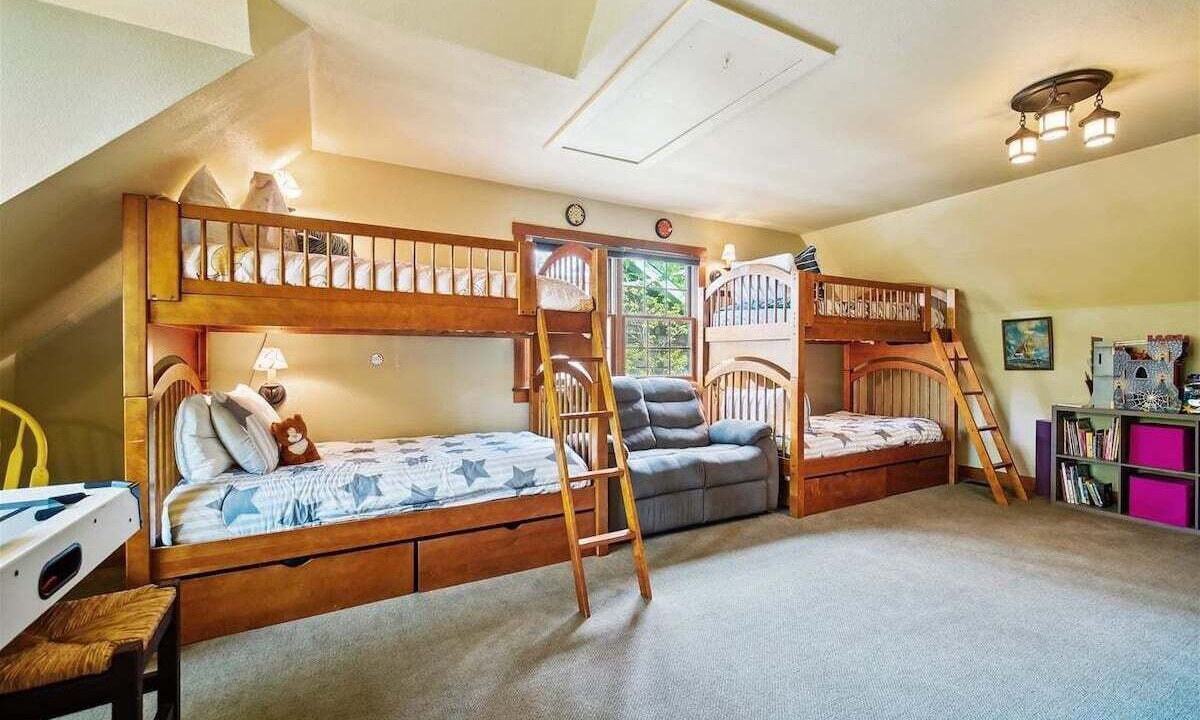 Photo of Bedroom in Downtown Cannon Beach