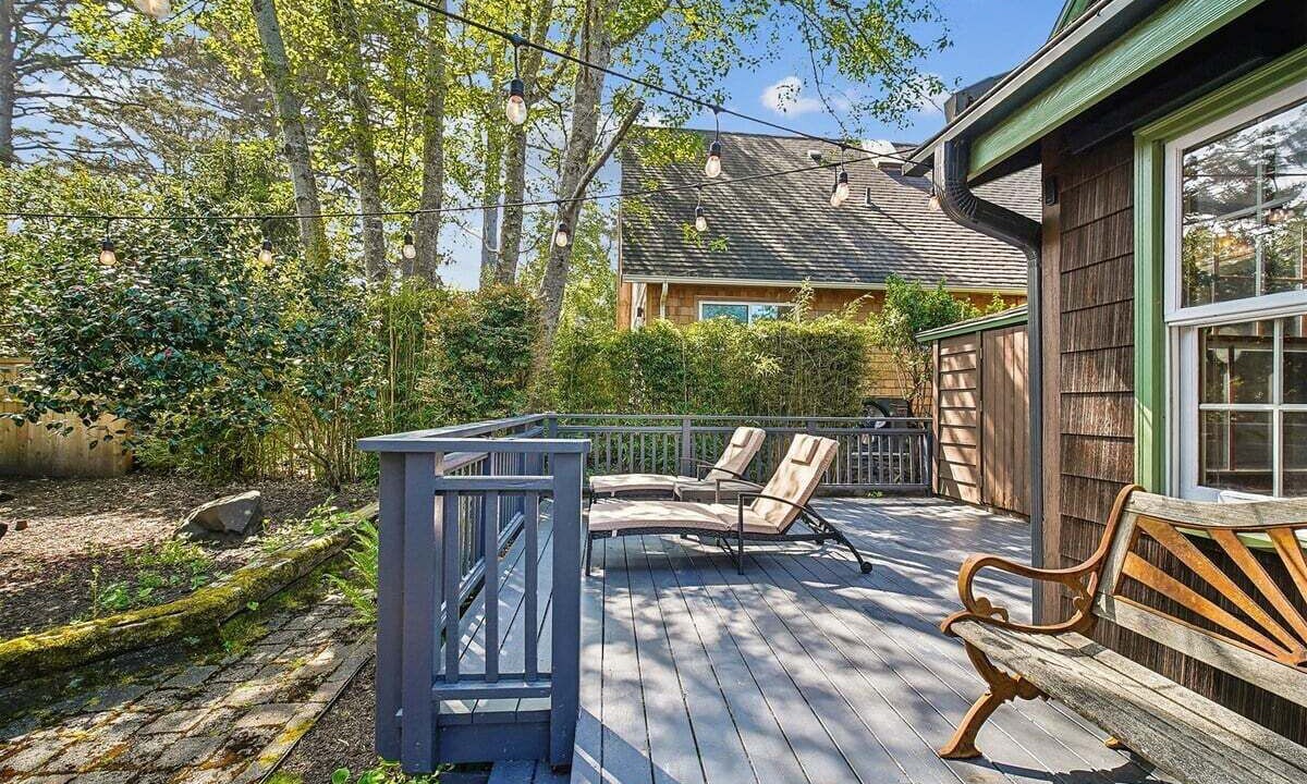 Photo of Patio Balcony in Downtown Cannon Beach