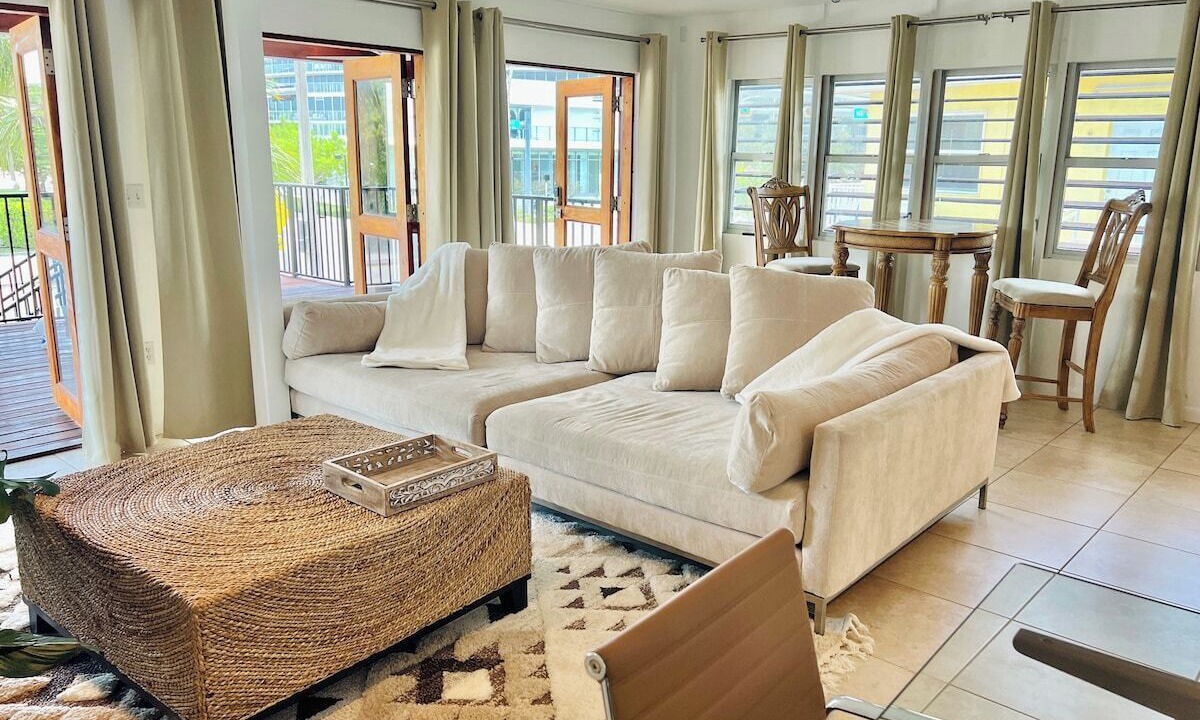 Photo of Livingroom in Lauderdale Beach