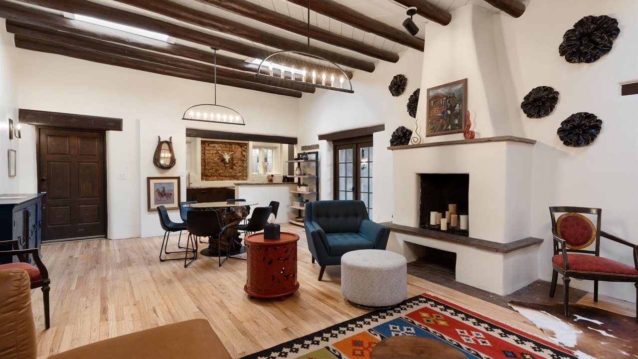 Photo of Livingroom in Historic Eastside