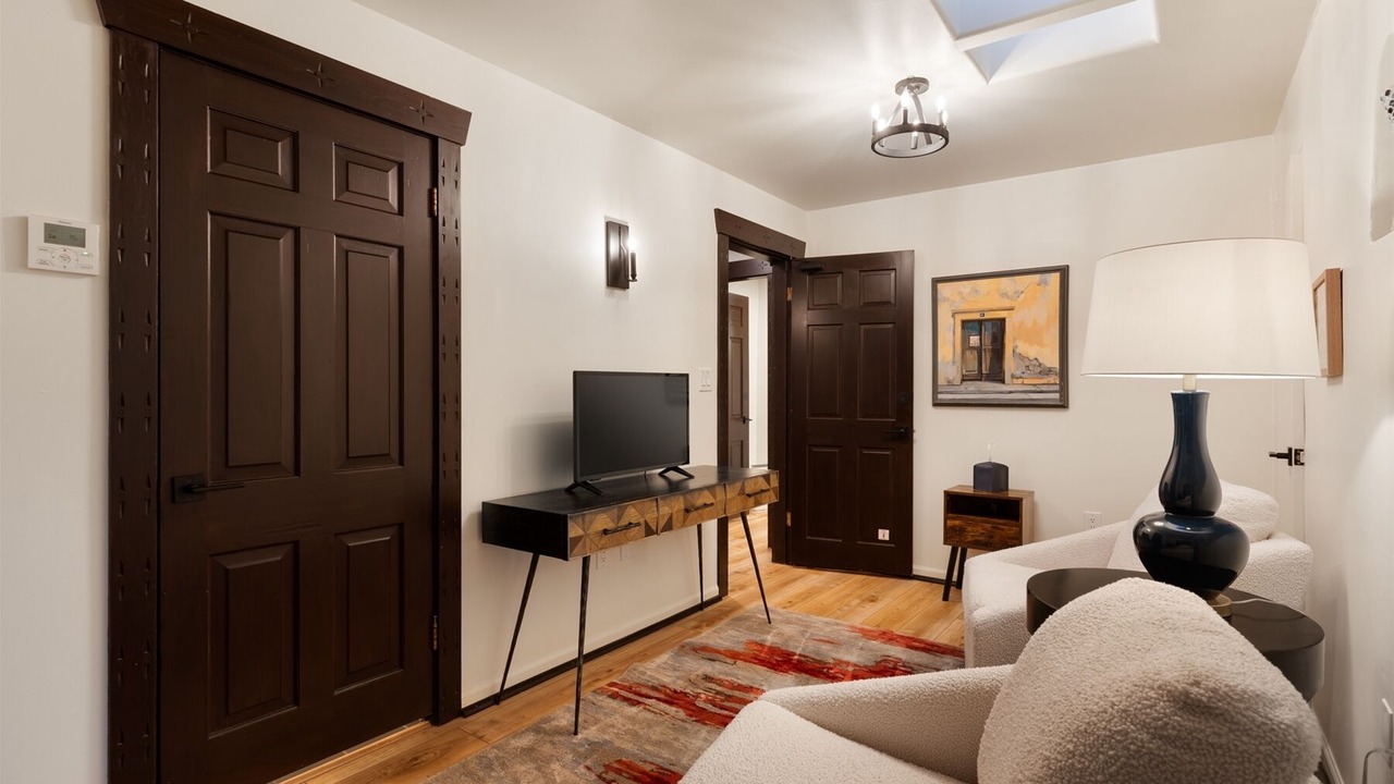 Photo of Livingroom in Historic Eastside