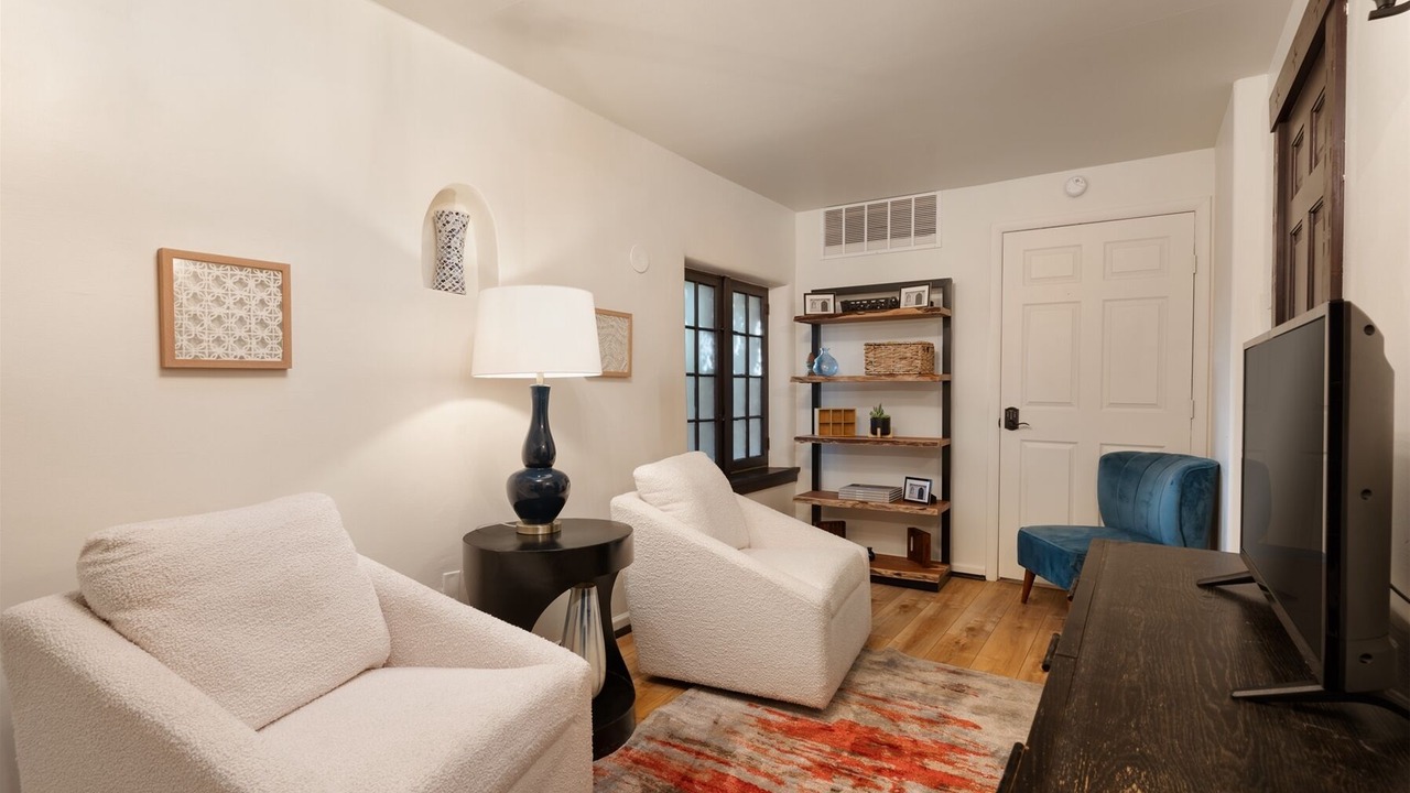 Photo of Livingroom in Historic Eastside