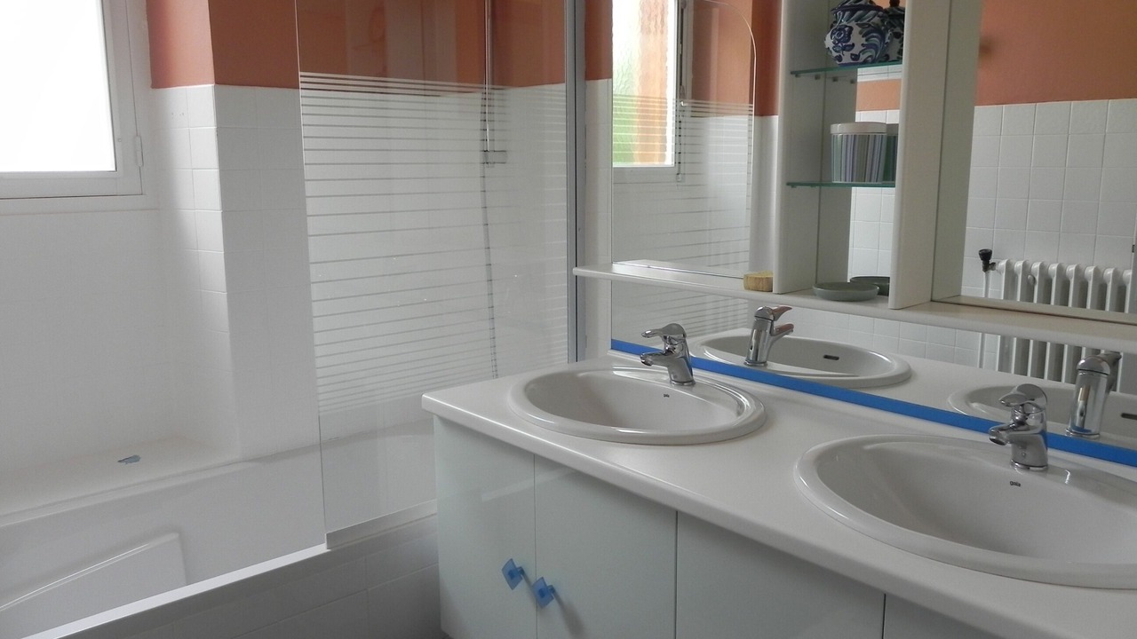 Photo of Bathroom in Sauveterre-de-Rouergue