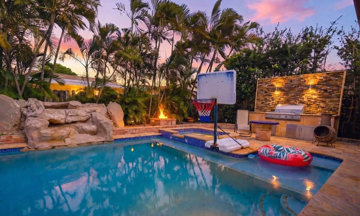 Photo of Outdoor in Sunrise
