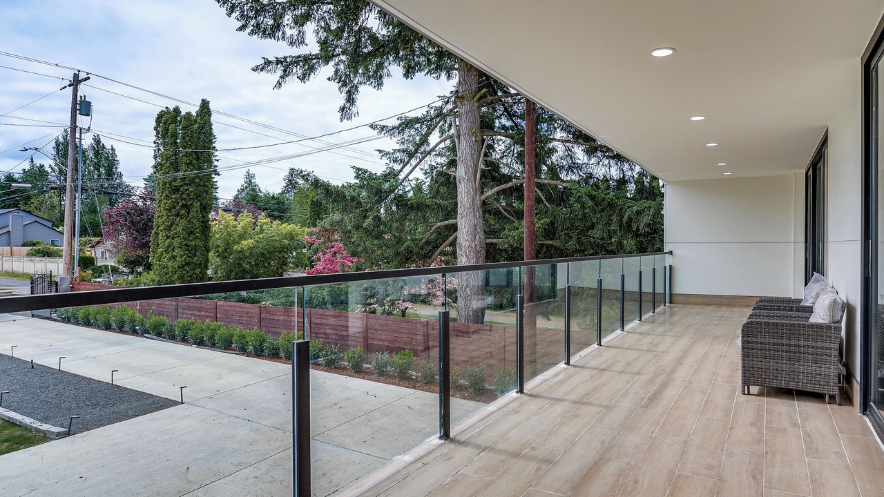 Photo of Patio Balcony in Martha Lake