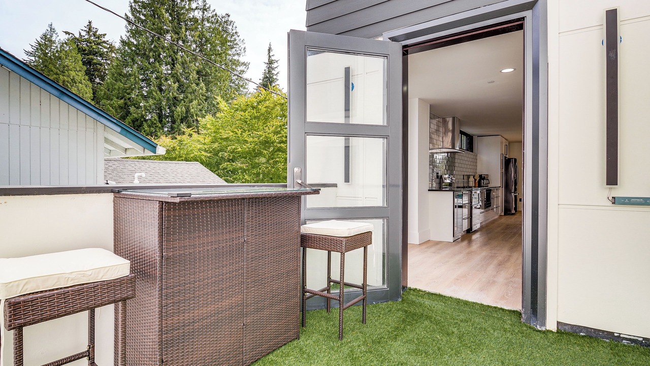 Photo of Patio Balcony in Martha Lake