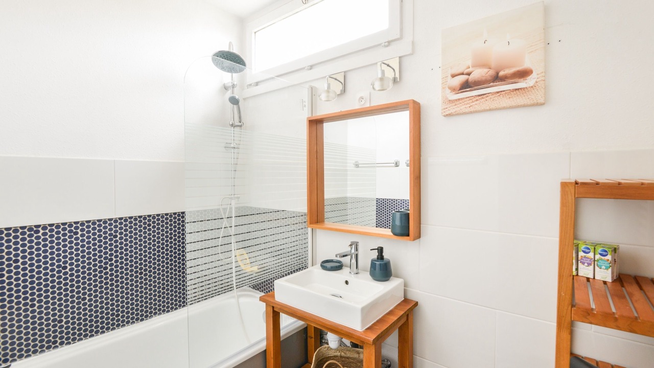 Photo of Bathroom in Courseulles-sur-Mer