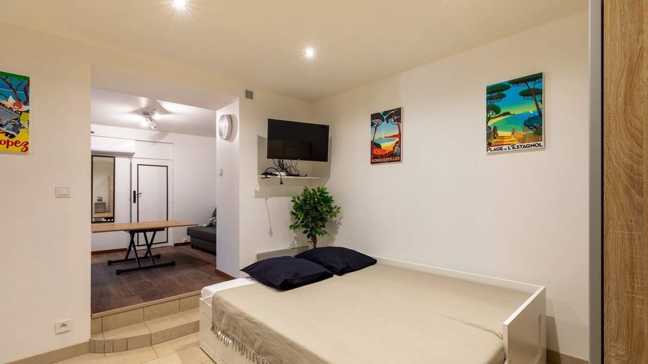 Photo of Bedroom in Prado - Republique