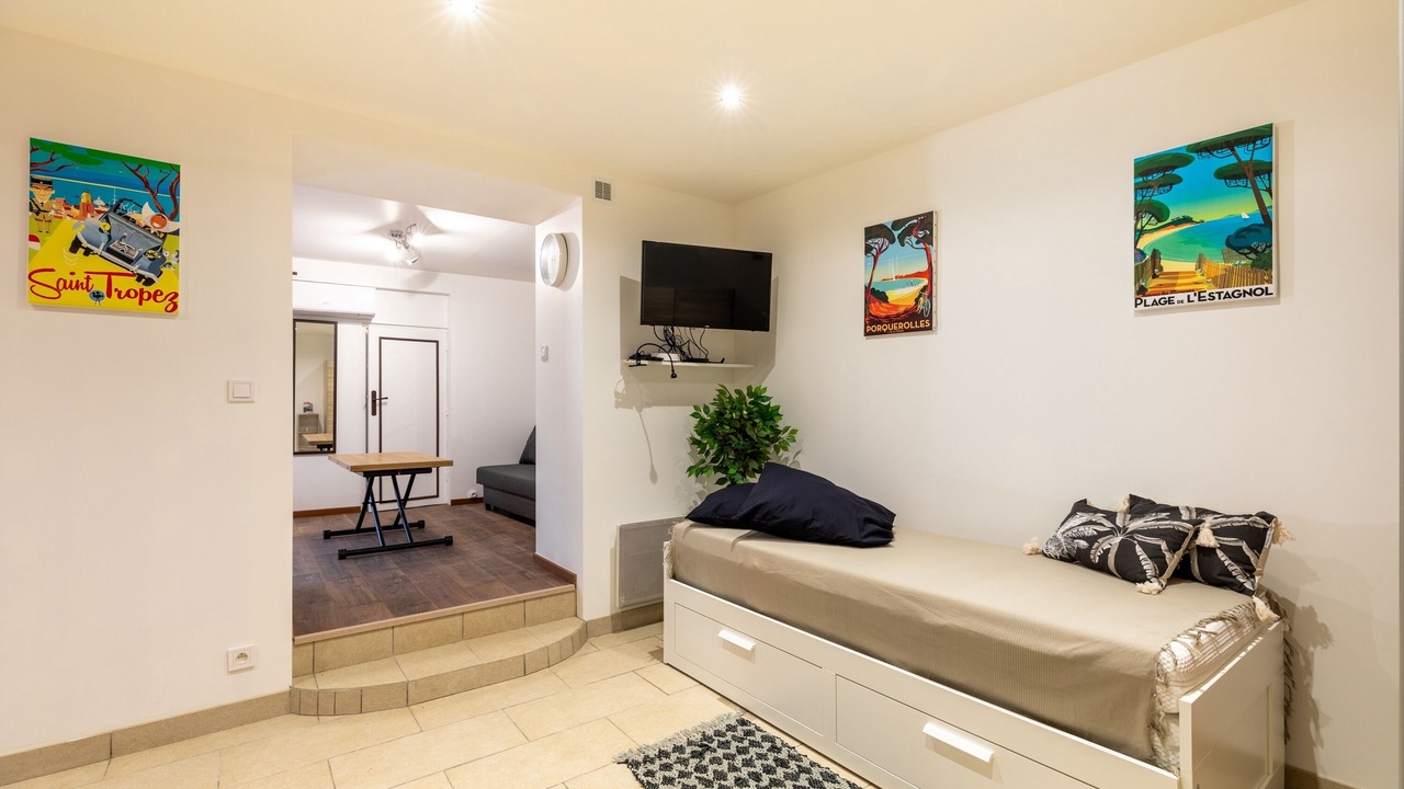 Photo of Bedroom in Prado - Republique