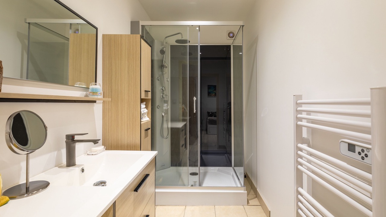 Photo of Bathroom in Prado - Republique