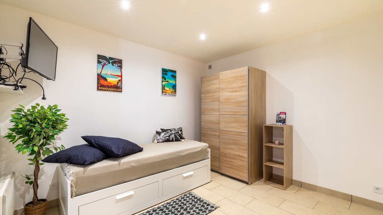 Photo of Bedroom in Prado - Republique